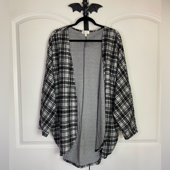 Riah Fashion Goth Cardigan Bat Wing Sleeve open front Black & Gray Plaid XL - Picture 1 of 11